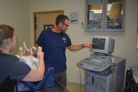 Vancouver Radiologists donates equipment to Washougal animal hospital
