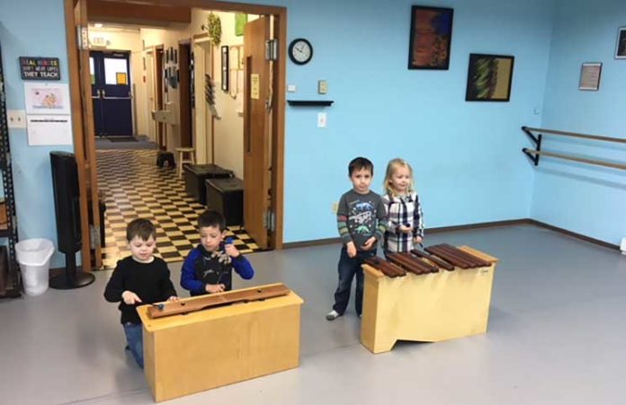Mini-Mozarts-1 Kids playing music