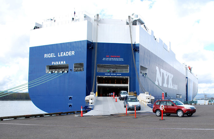 Container ship offloading Subarus